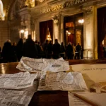 Avignon concerts : billets froissés et plan de salle devant l’opéra