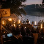 Festival idylle Avignon sur l’île de la Barthelasse, scène DJ en plein air