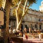 Places d’Avignon, Place de l’Horloge : terrasse de café
